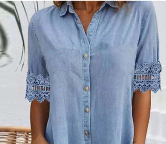 ⭐ 57% de réduction ! ⭐ Mini-robe en denim bleu – col, manches en dentelle, poches latérales. Quand le décontracté rencontre l'élégance ! 💃