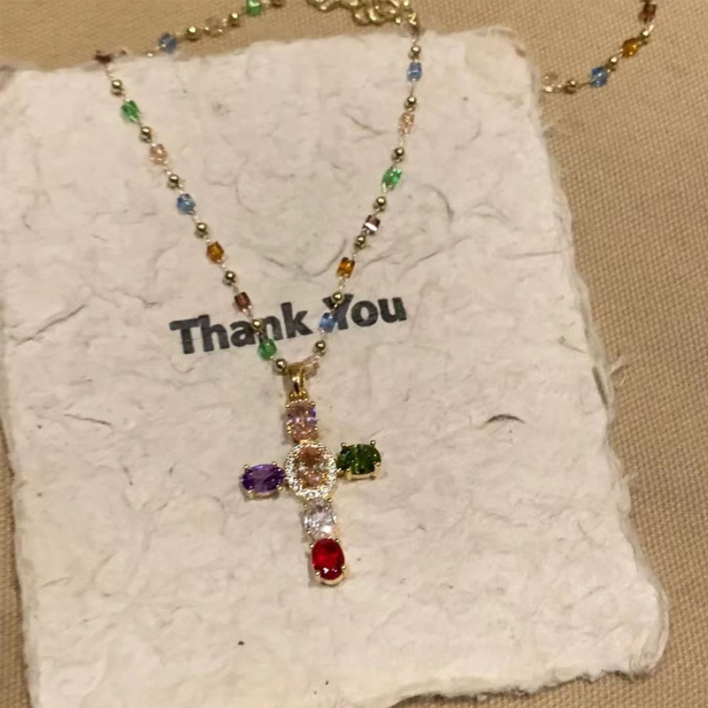 💎 50 % DE RÉDUCTION !! ✝️ Collier coloré avec pendentif en forme de croix en strass – Éclat éclatant, longueur réglable et message plein de sens ✨