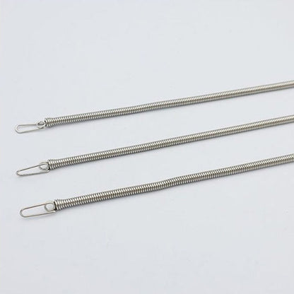 Outil multifonction pliable à cordon élastique pour enfiler les fils facilement