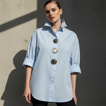 💎 50% DE RÉDUCTION – TEMPS LIMITÉ ! 💎 Chemise Oversize pour Femme avec Boutons Décoratifs – Col Montant, Ourlet Courbé & Polyester Anti-Froissement 👚✨
