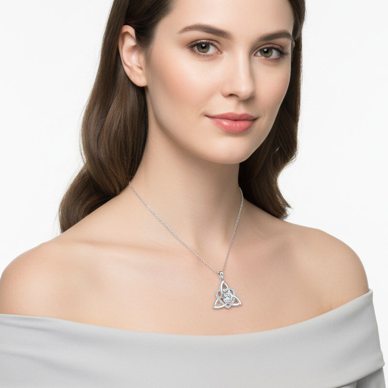 ⏳Spécial à durée limitée⏰Collier avec pendentif en forme de cœur et nœud celtique💎📿